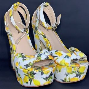 Practically NEW Lemon Design High Heels